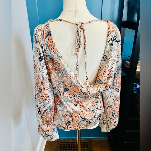 Satin paisley top with low back - Picture 2 of 3